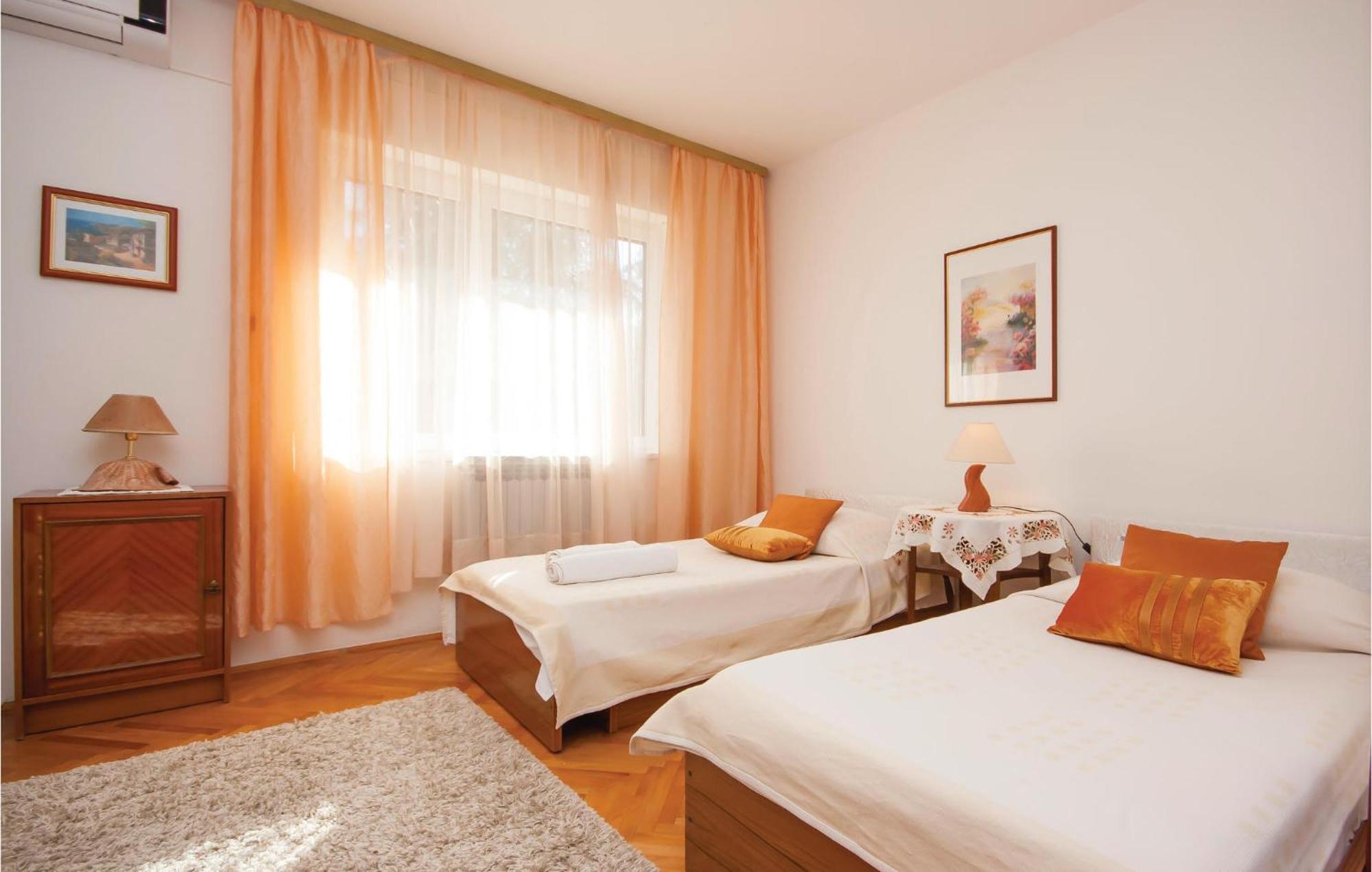 Cozy Apartment In Brodarica With Wifi Esterno foto