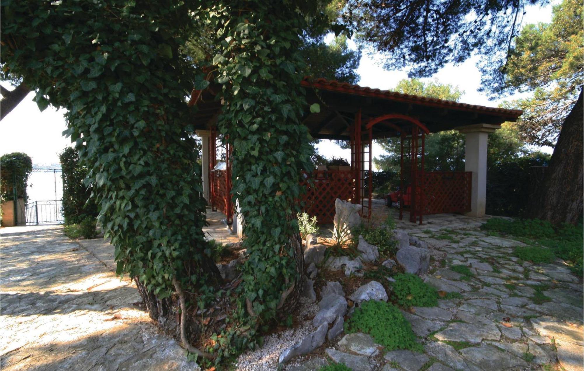 Cozy Apartment In Brodarica With Wifi Esterno foto