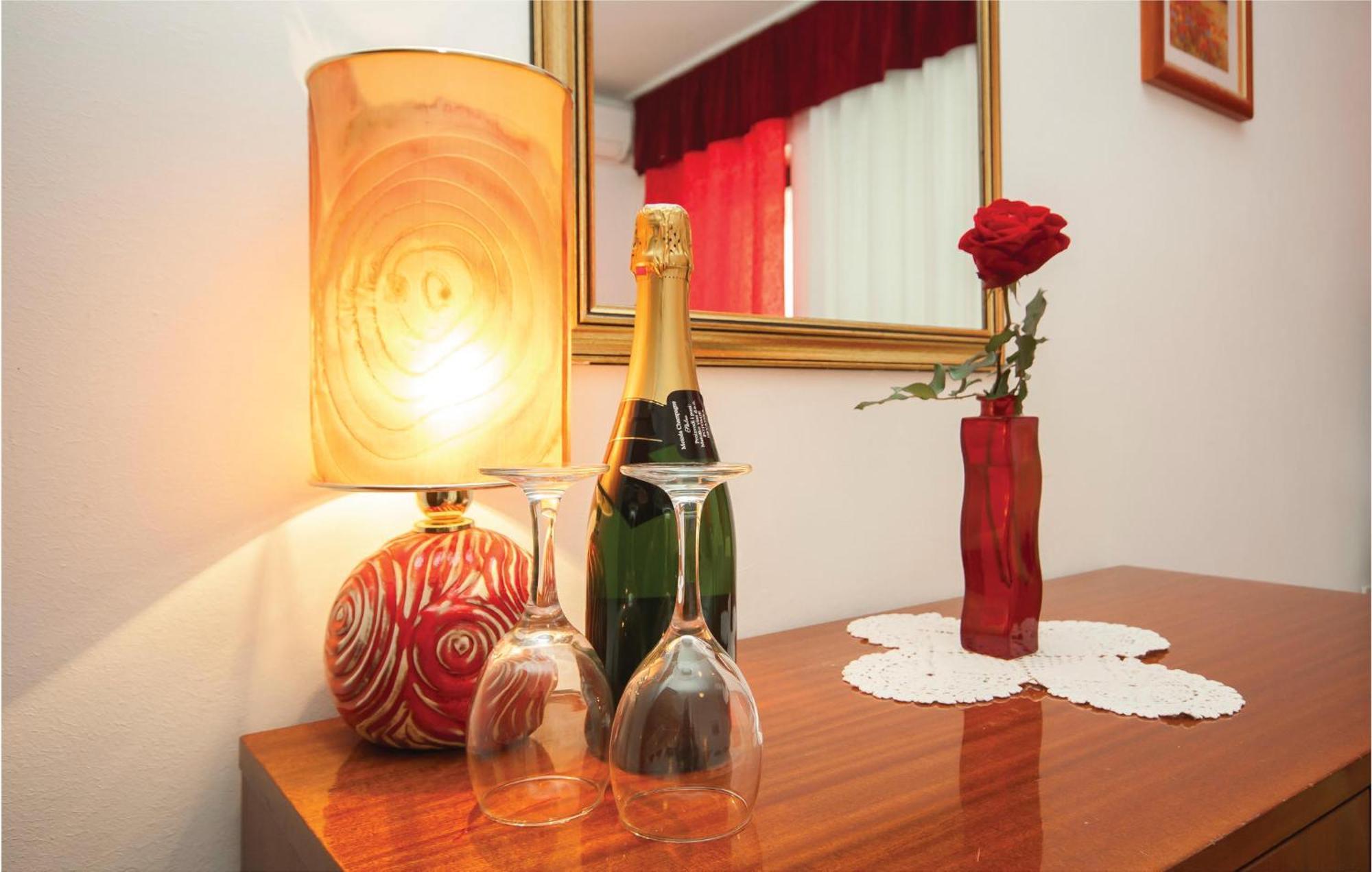 Cozy Apartment In Brodarica With Wifi Esterno foto