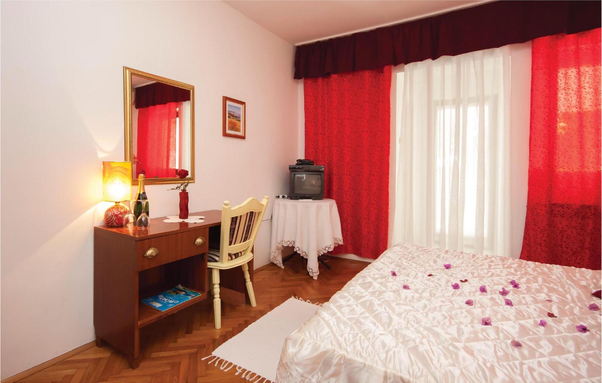 Cozy Apartment In Brodarica With Wifi Esterno foto